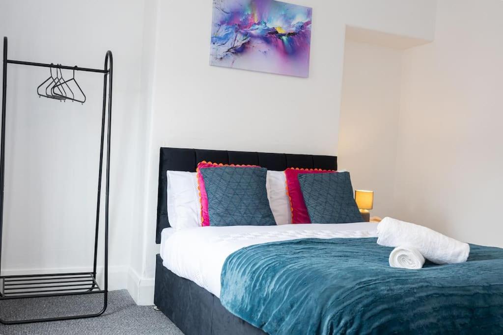 Bright & Modern 3 Bedroom Old Trafford Home Manchester Zewnętrze zdjęcie
