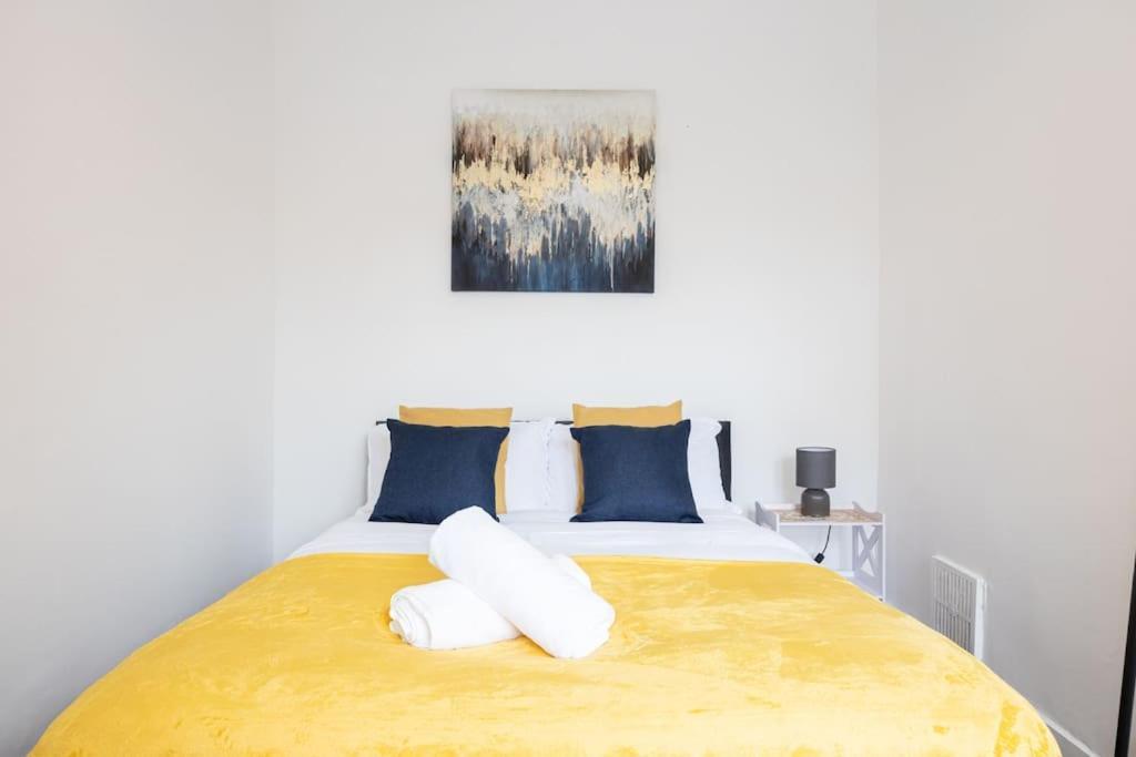 Bright & Modern 3 Bedroom Old Trafford Home Manchester Zewnętrze zdjęcie