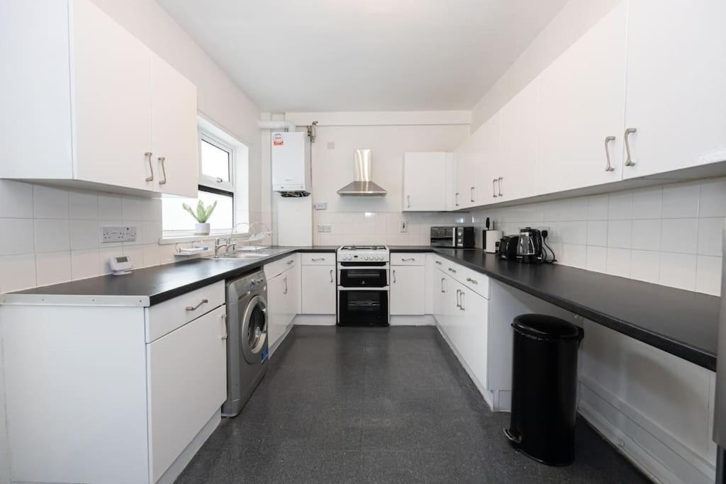 Bright & Modern 3 Bedroom Old Trafford Home Manchester Zewnętrze zdjęcie