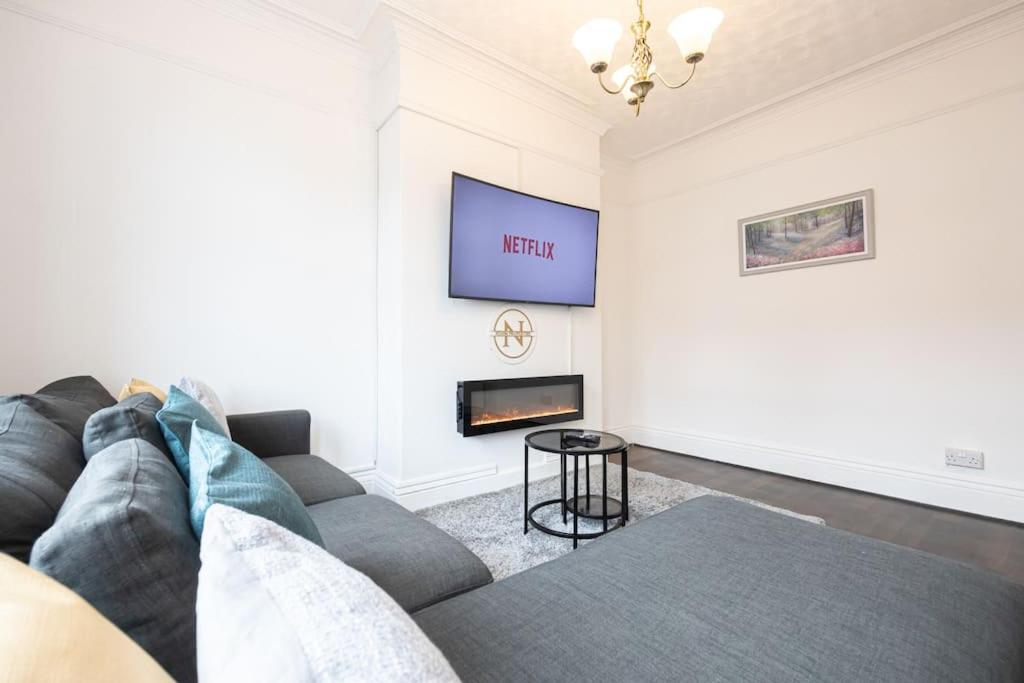 Bright & Modern 3 Bedroom Old Trafford Home Manchester Zewnętrze zdjęcie