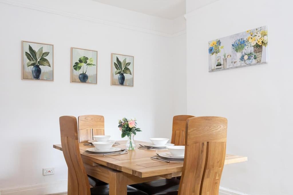 Bright & Modern 3 Bedroom Old Trafford Home Manchester Zewnętrze zdjęcie