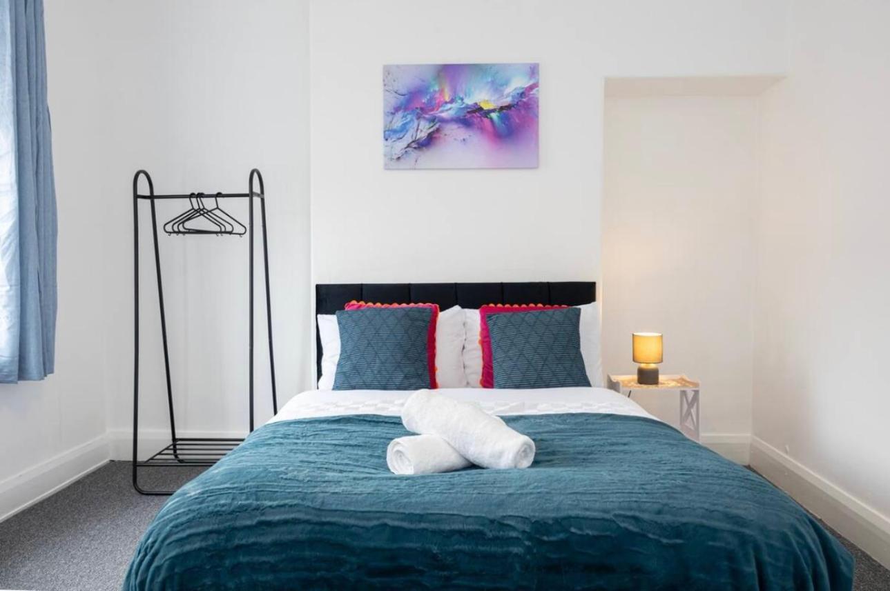 Bright & Modern 3 Bedroom Old Trafford Home Manchester Zewnętrze zdjęcie